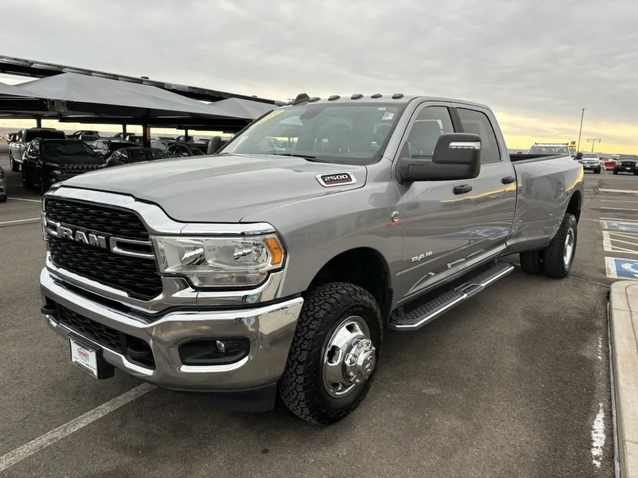 2023 RAM 3500 Big Horn | Photo 3 of 21