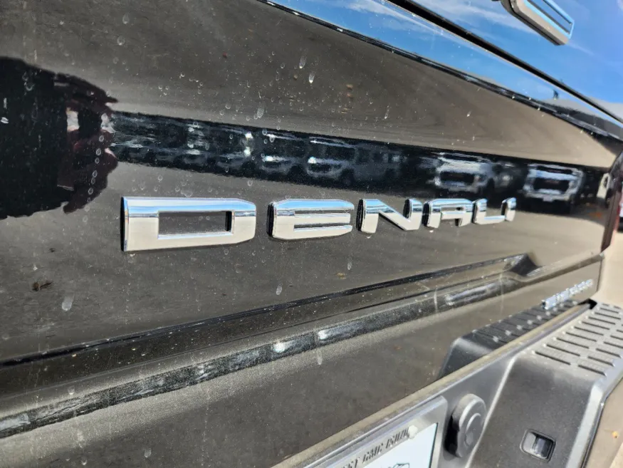 2025 GMC Sierra 3500HD Denali Ultimate | Photo 12 of 30