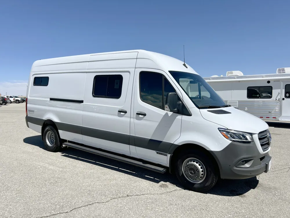 2023 Winnebago Adventure Wagon 70 SE