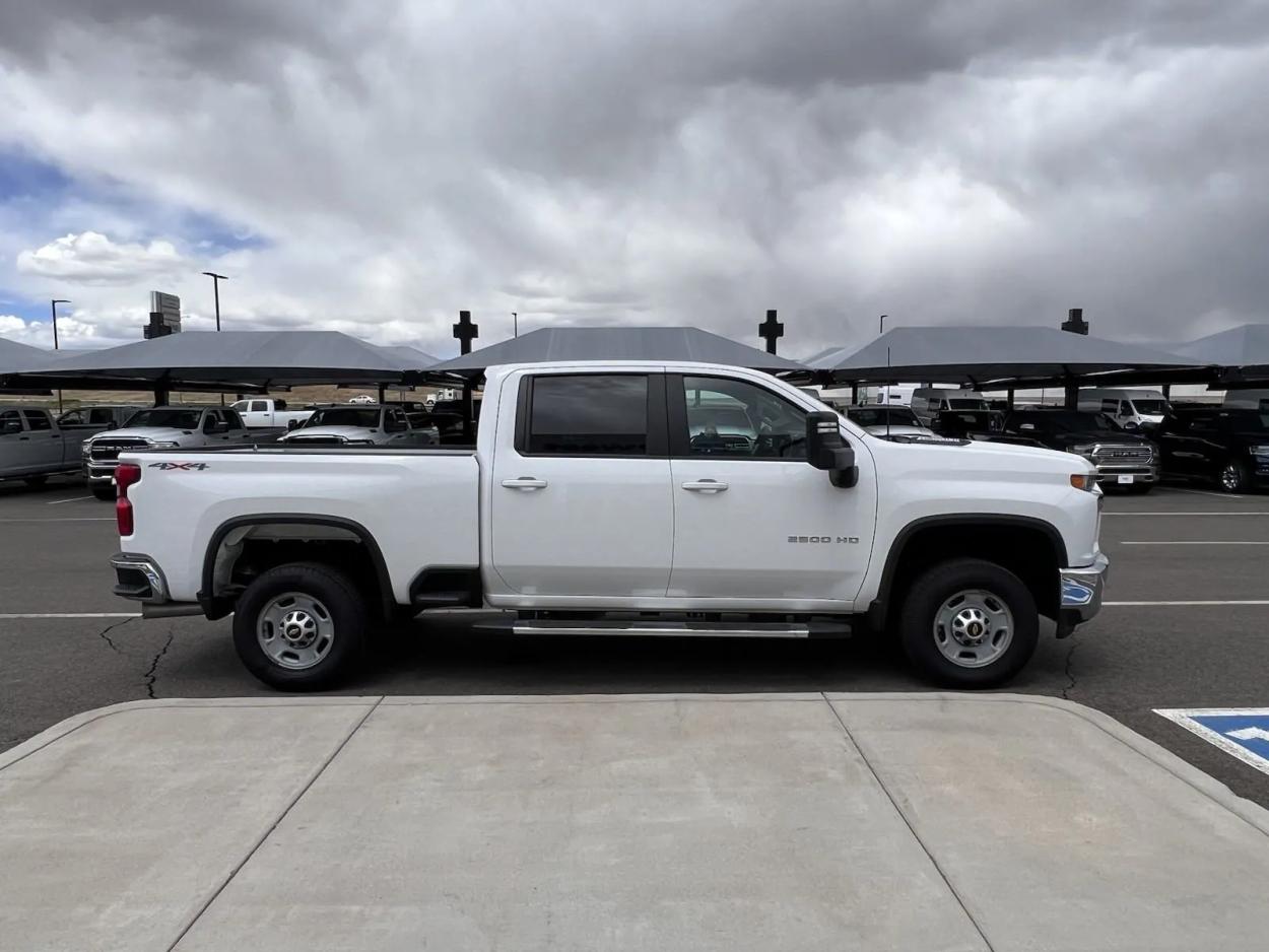 2023 Chevrolet Silverado 2500HD LT | Photo 4 of 16