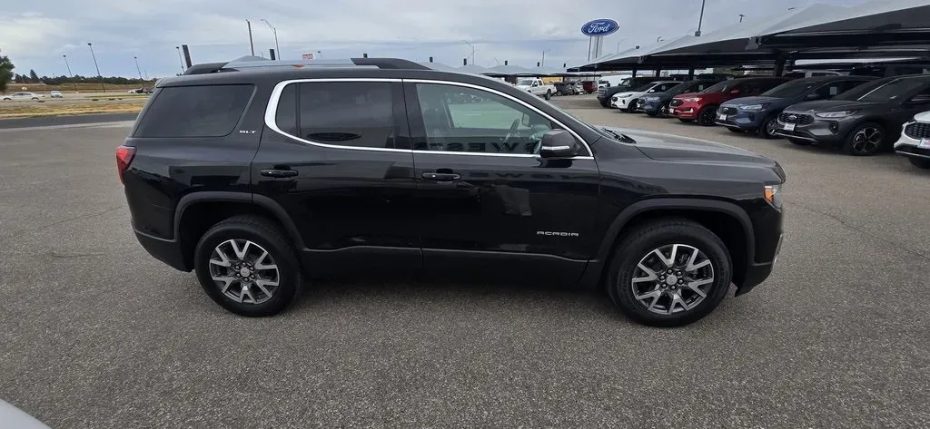 2023 GMC Acadia | Photo 4 of 29