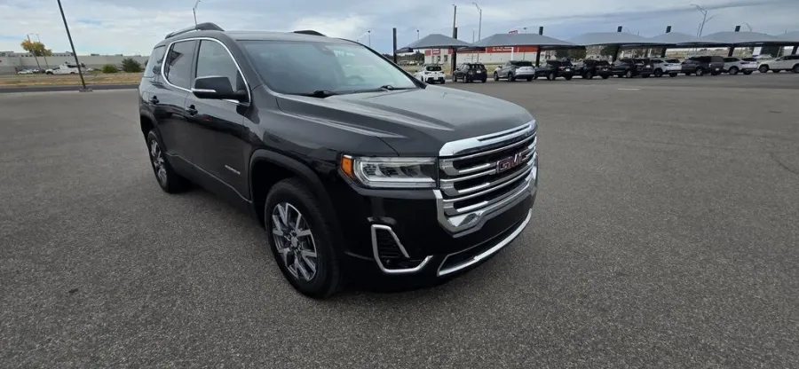 2023 GMC Acadia | Photo 3 of 29