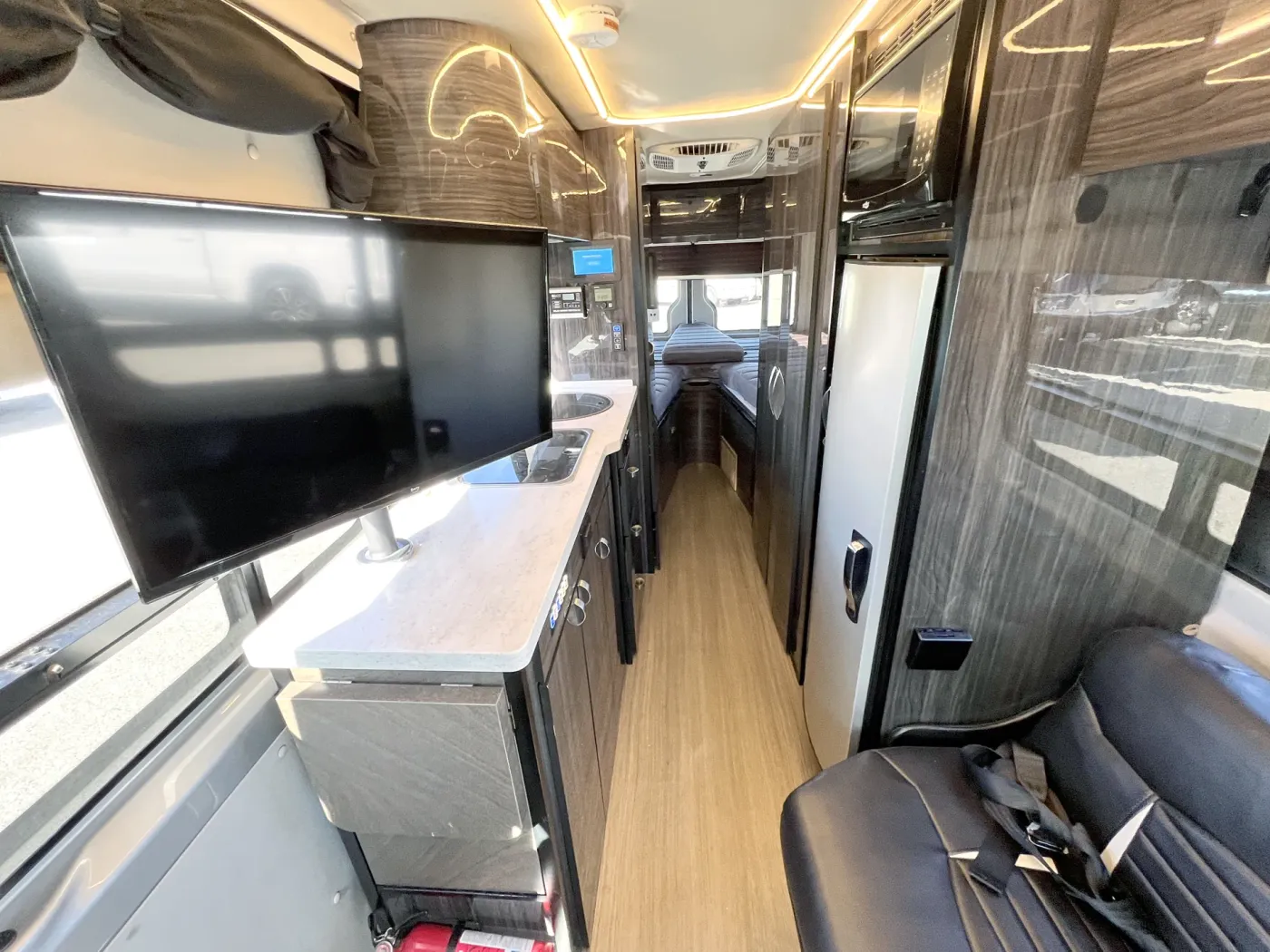 2018 Winnebago Era 70A | Photo 4 of 20