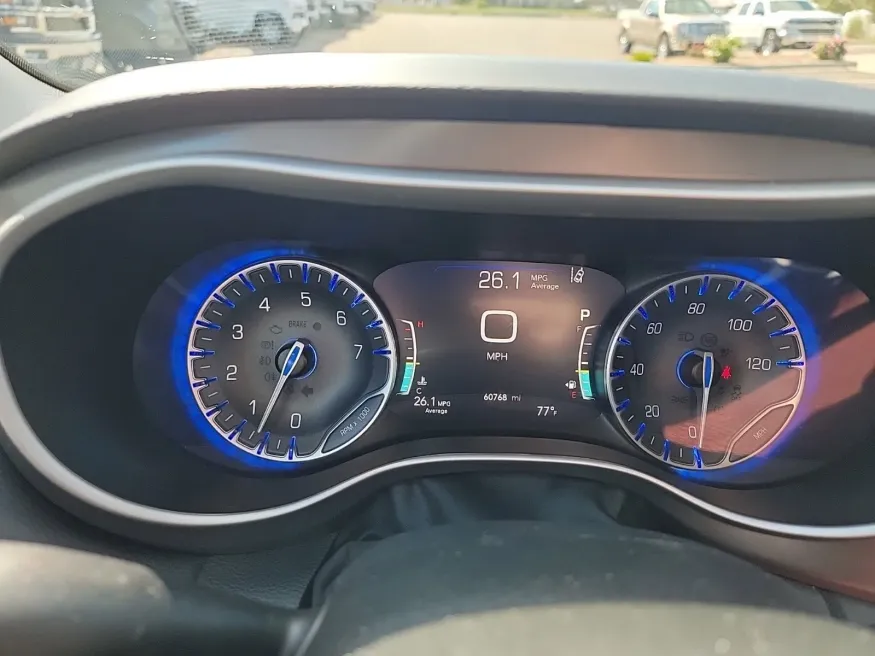 2023 Chrysler Pacifica Touring L | Photo 16 of 18