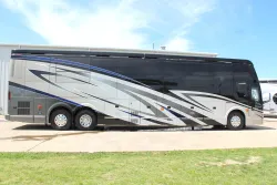 2024 Emerald Prevost H3-45 | Thumbnail Photo 2 of 24