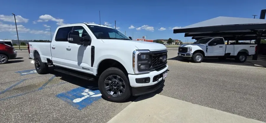 2024 Ford F-250SD | Photo 3 of 33