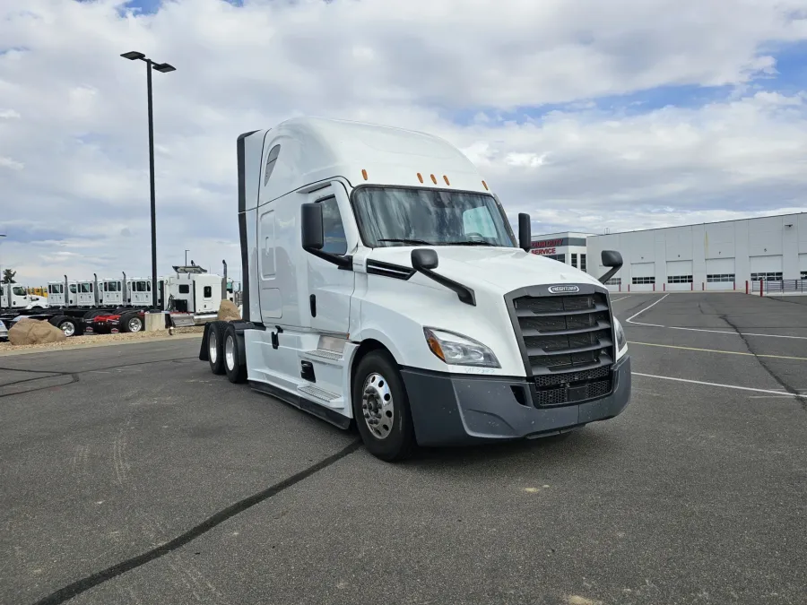 2024 Freightliner Cascadia 126 | Photo 3 of 22