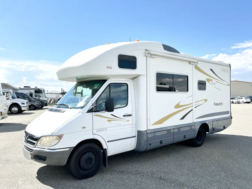 2007 Winnebago Navion 23H | Photo 17 of 20