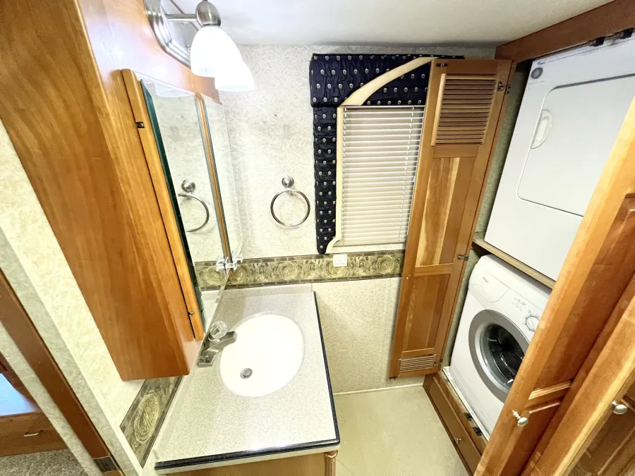 2008 Newmar Dutch Star 4317 | Photo 17 of 33