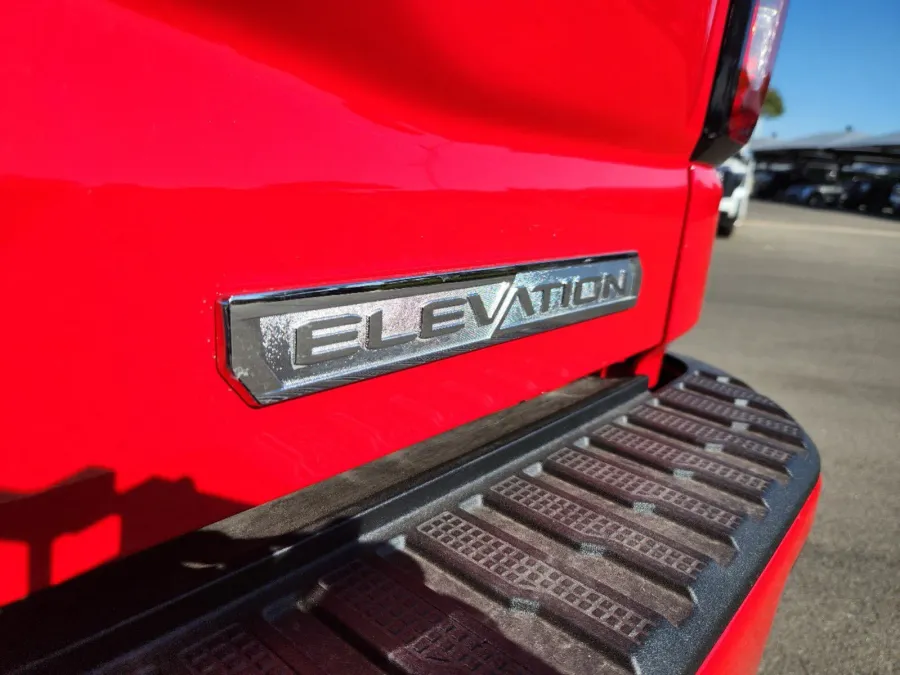 2025 GMC Sierra 1500 Elevation | Photo 13 of 28