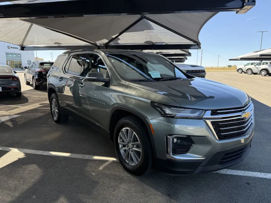 2023 Chevrolet Traverse LT Leather | Photo 6 of 19