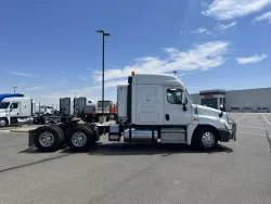 2015 Freightliner Cascadia | Thumbnail Photo 4 of 20