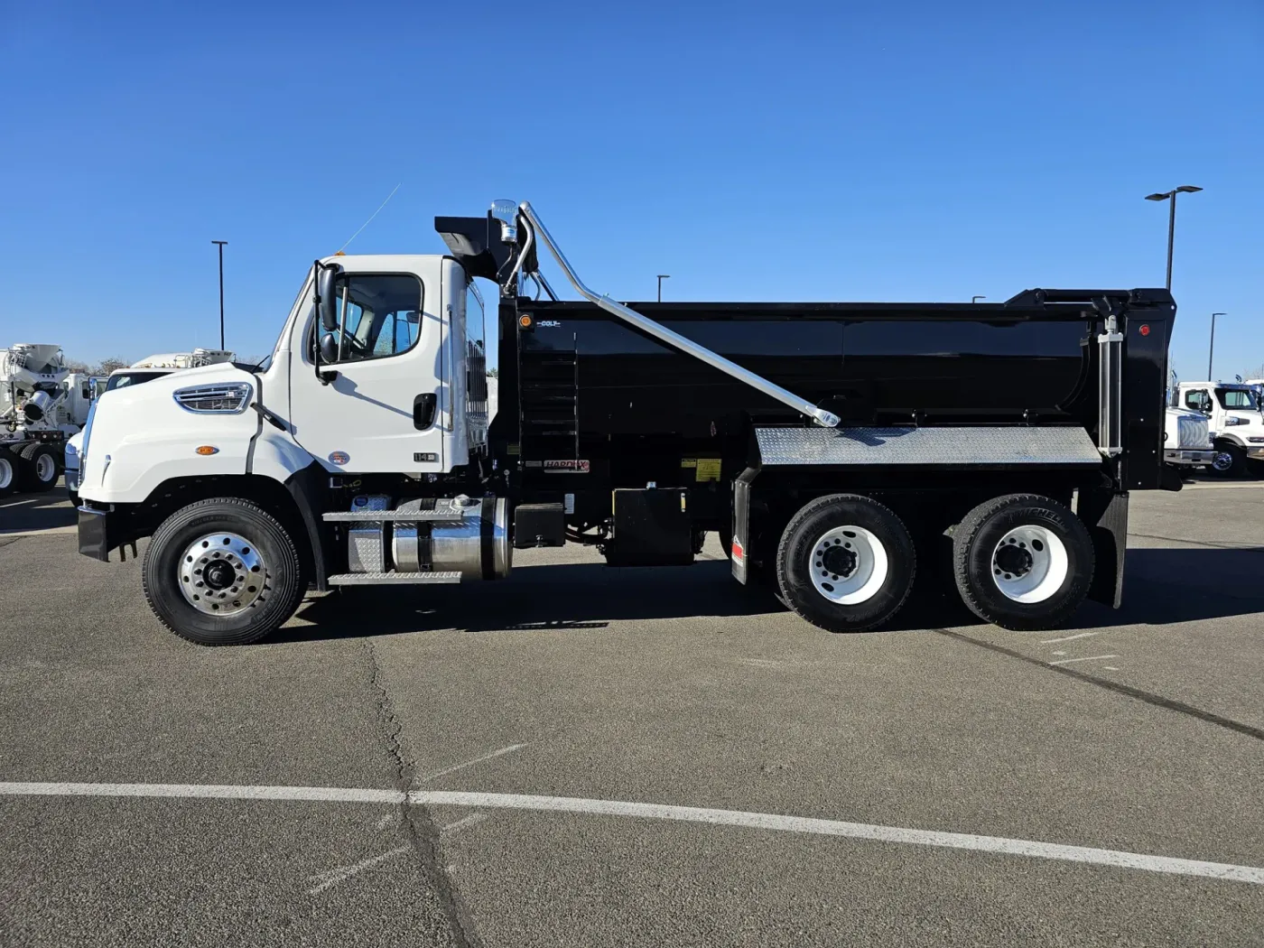 2024 Freightliner 114SD | Photo 4 of 18