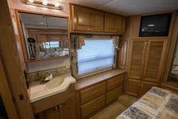 2004 Newmar Kountry Star 3904 | Thumbnail Photo 8 of 8