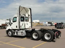 2019 Freightliner Cascadia | Thumbnail Photo 3 of 11