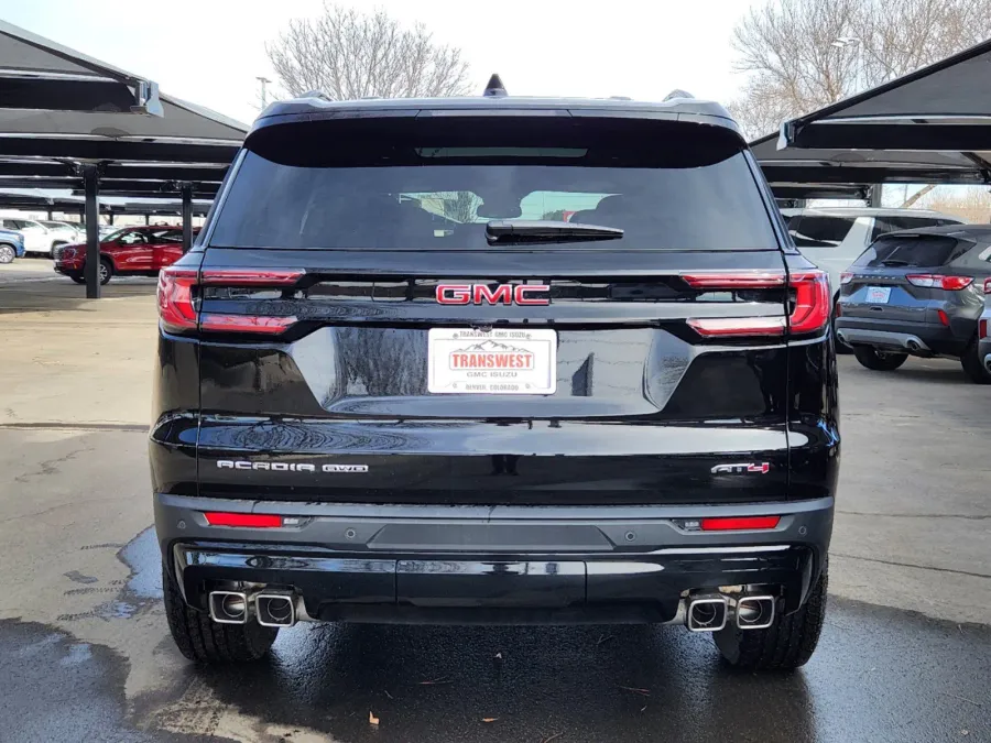 2025 GMC Acadia AWD AT4 | Photo 13 of 31