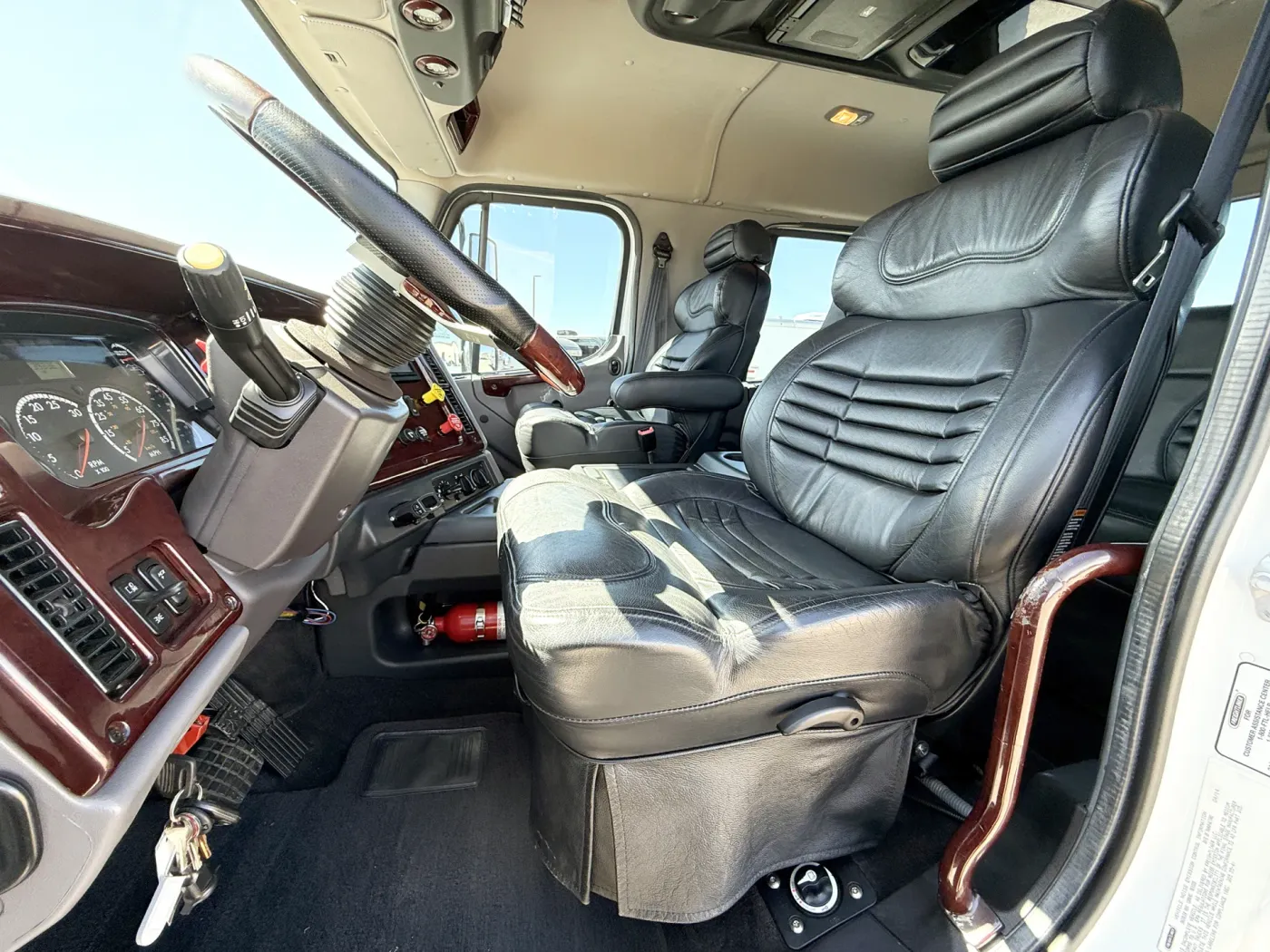 2015 Freightliner M2 106 Sportchassis | Photo 4 of 25