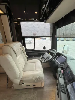 2020 Newmar King Aire 4549 | Thumbnail Photo 3 of 14