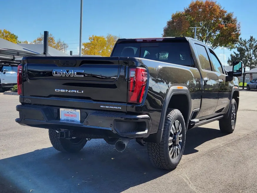 2025 GMC Sierra 2500HD Denali Ultimate | Photo 2 of 28