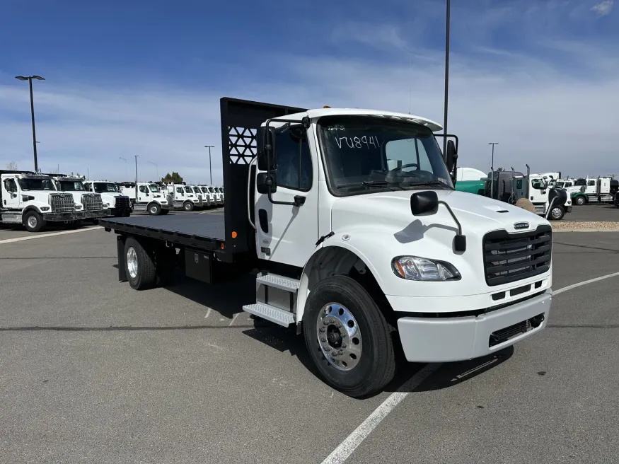 2025 Freightliner M2 106 | Photo 3 of 14