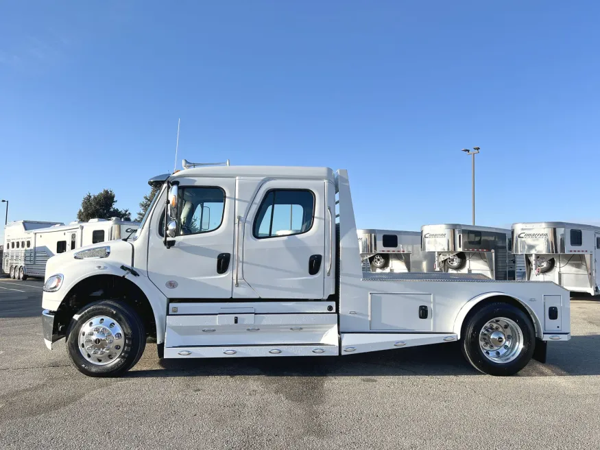 2023 Freightliner M2 106 Summit Hauler | Photo 3 of 27