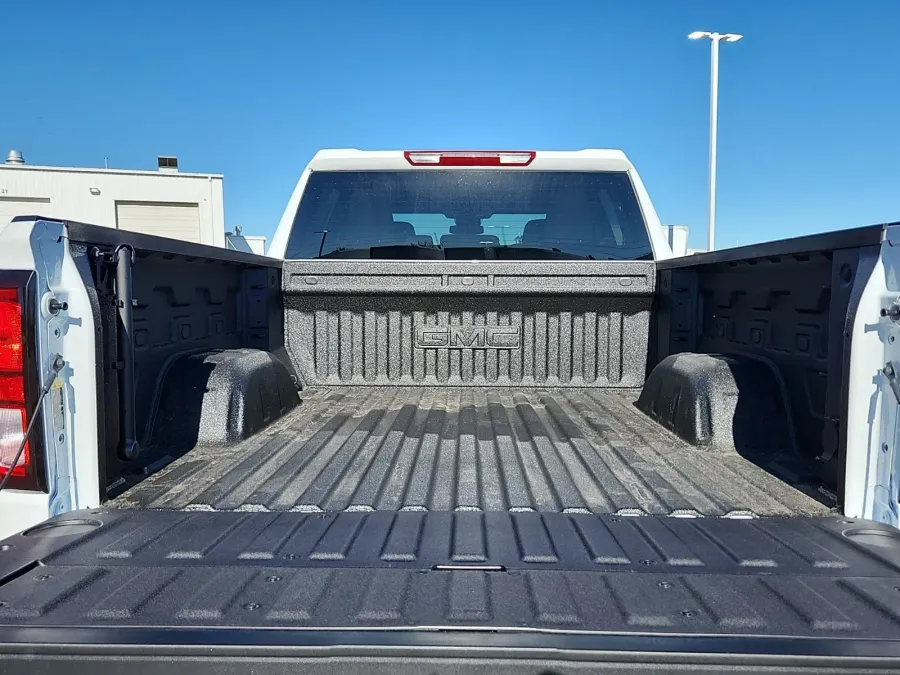 2025 GMC Sierra 1500 Elevation | Photo 12 of 25