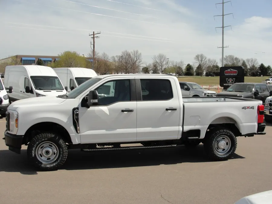 2024 Ford F-350 | Photo 2 of 17