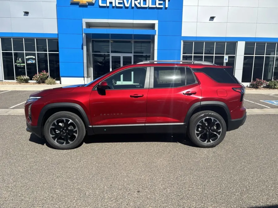 2025 Chevrolet Equinox AWD LT | Photo 1 of 22