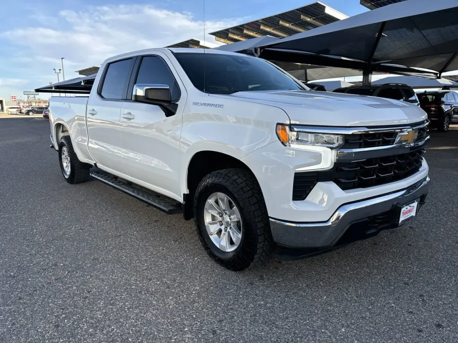 2024 Chevrolet Silverado 1500 LT | Photo 6 of 18