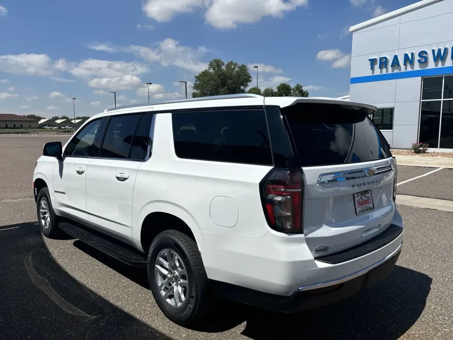 2024 Chevrolet Suburban LT | Photo 2 of 23