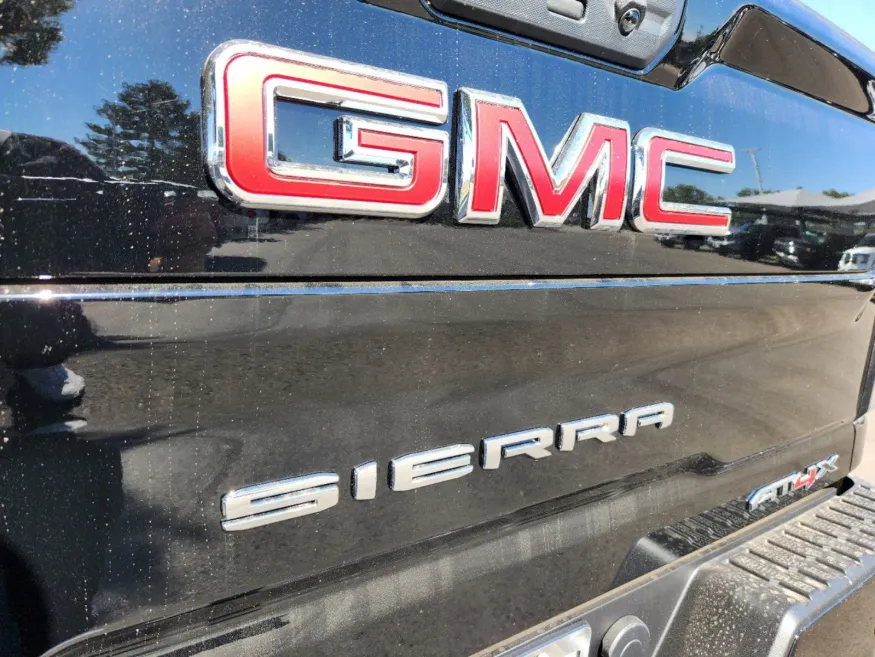 2025 GMC Sierra 2500HD AT4X | Photo 14 of 28