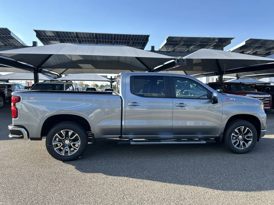 2025 Chevrolet Silverado 1500 LT | Photo 5 of 23