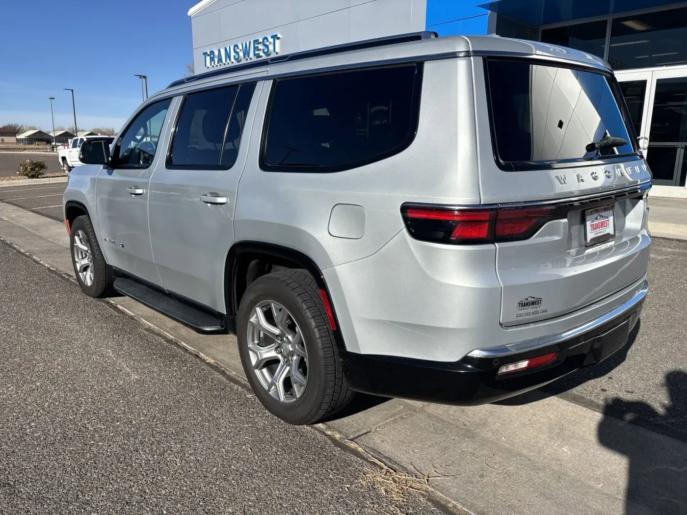 2022 Jeep Wagoneer Series II | Photo 2 of 22