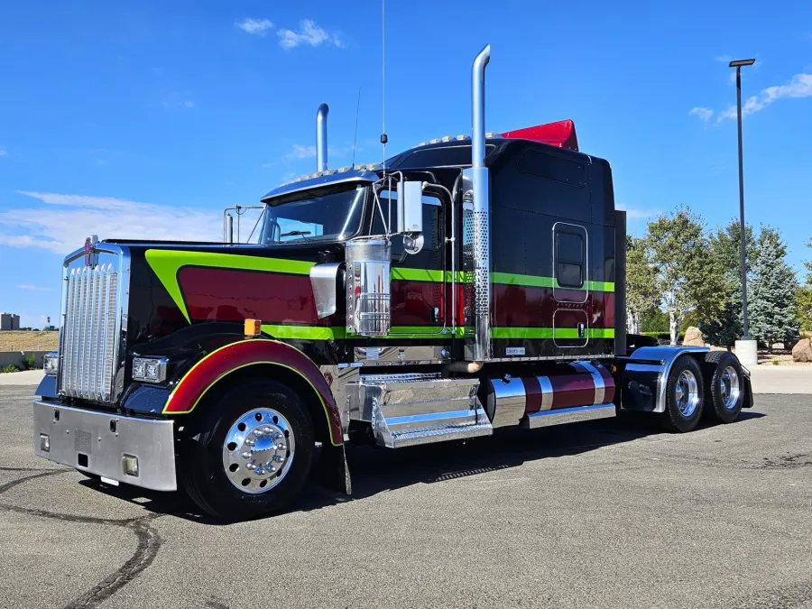 2022 Kenworth W900 | Photo 1 of 43