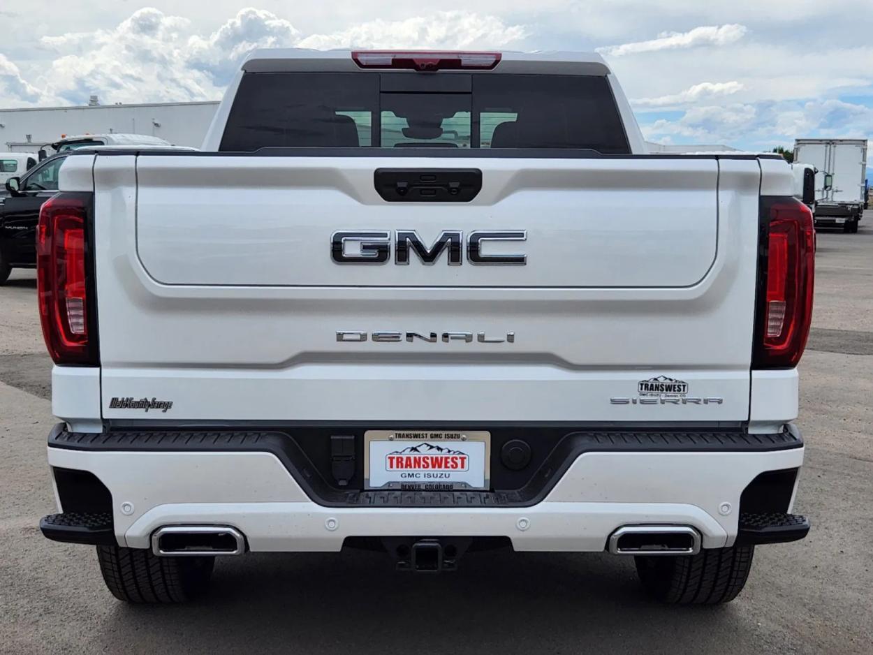 2024 GMC Sierra 1500 Denali Ultimate | Photo 10 of 26