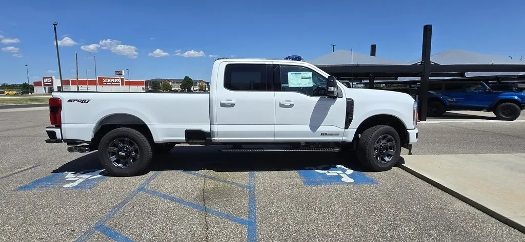 2024 Ford F-250SD | Photo 4 of 33