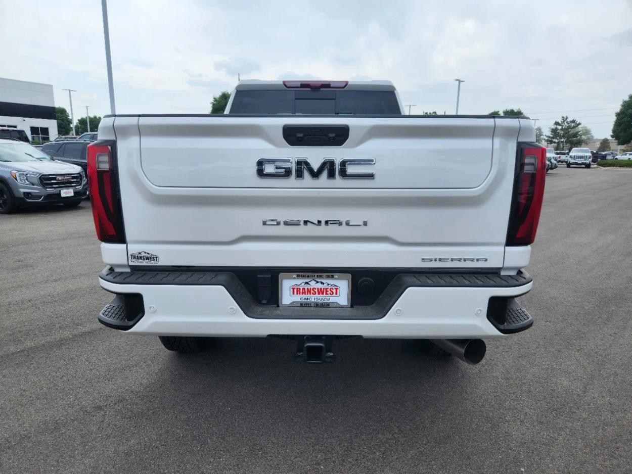 2024 GMC Sierra 2500HD Denali Ultimate | Photo 12 of 28