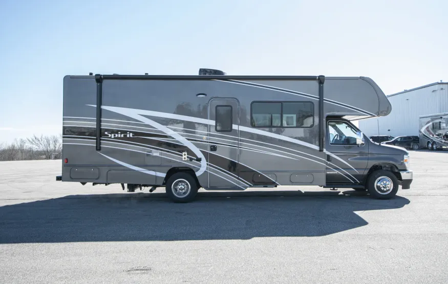 2025 Winnebago Spirit 26 T | Photo 2 of 10