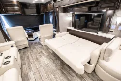 2018 Newmar London Aire 4533 | Thumbnail Photo 14 of 17