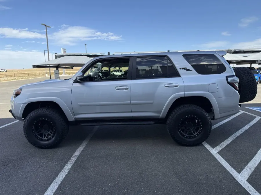 2019 Toyota 4Runner | Photo 5 of 17