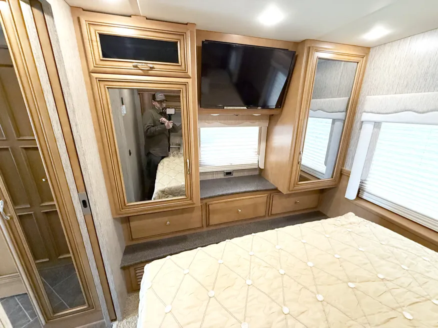 2014 Newmar Bay Star 3308 | Photo 15 of 28