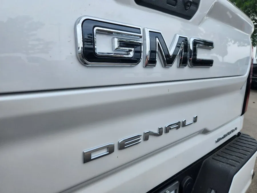 2024 GMC Sierra 2500HD Denali Ultimate | Photo 13 of 28