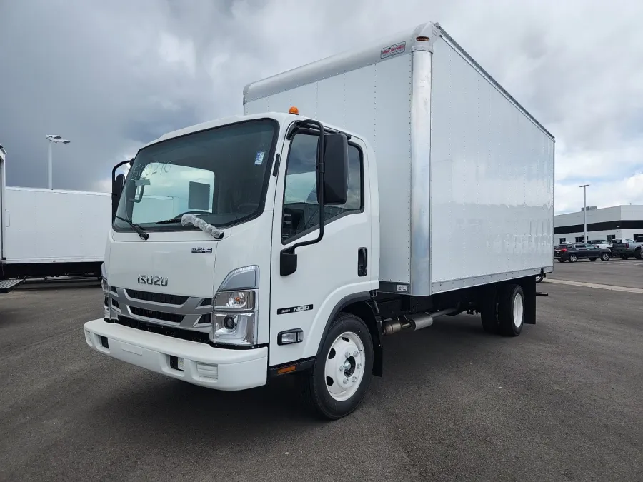 2025 Isuzu NQR GAS 18&#039; BOX VAN | Photo 2 of 5