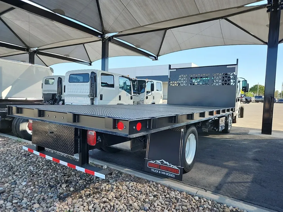 2024 Isuzu NRR DIESEL 18&#039; FLATBED | Photo 5 of 7