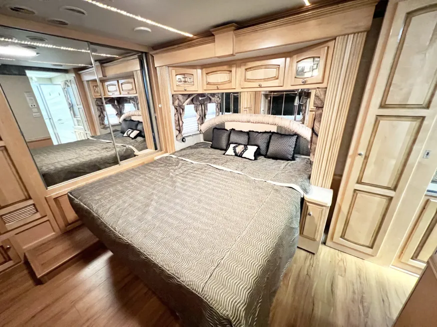 2007 Newmar Dutch Star 4324 | Photo 17 of 31