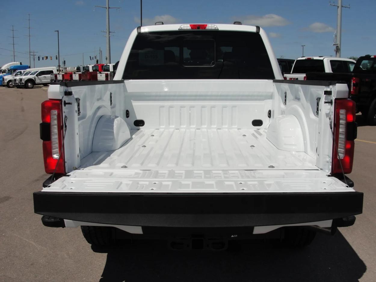 2024 Ford F-350 | Photo 15 of 18