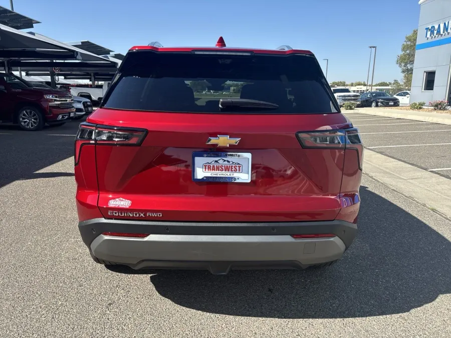 2025 Chevrolet Equinox AWD LT | Photo 3 of 22