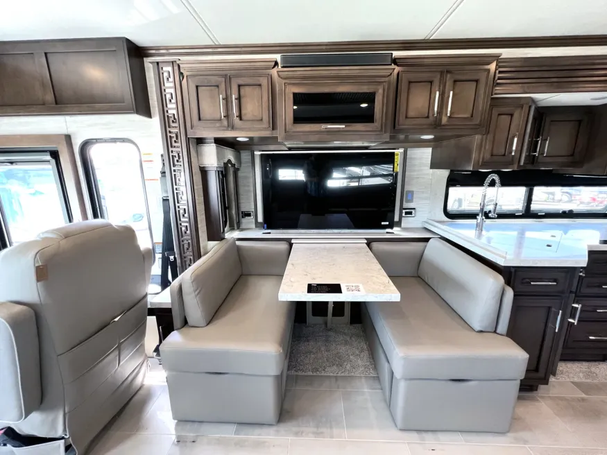 2023 Newmar Ventana 3412 | Photo 11 of 36