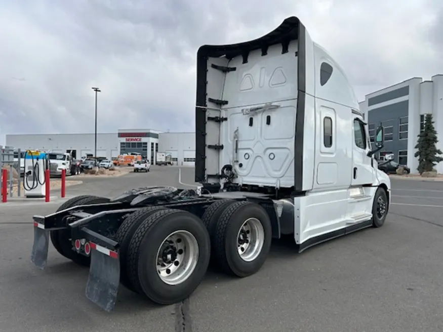 2026 Freightliner Cascadia 126 | Photo 6 of 19