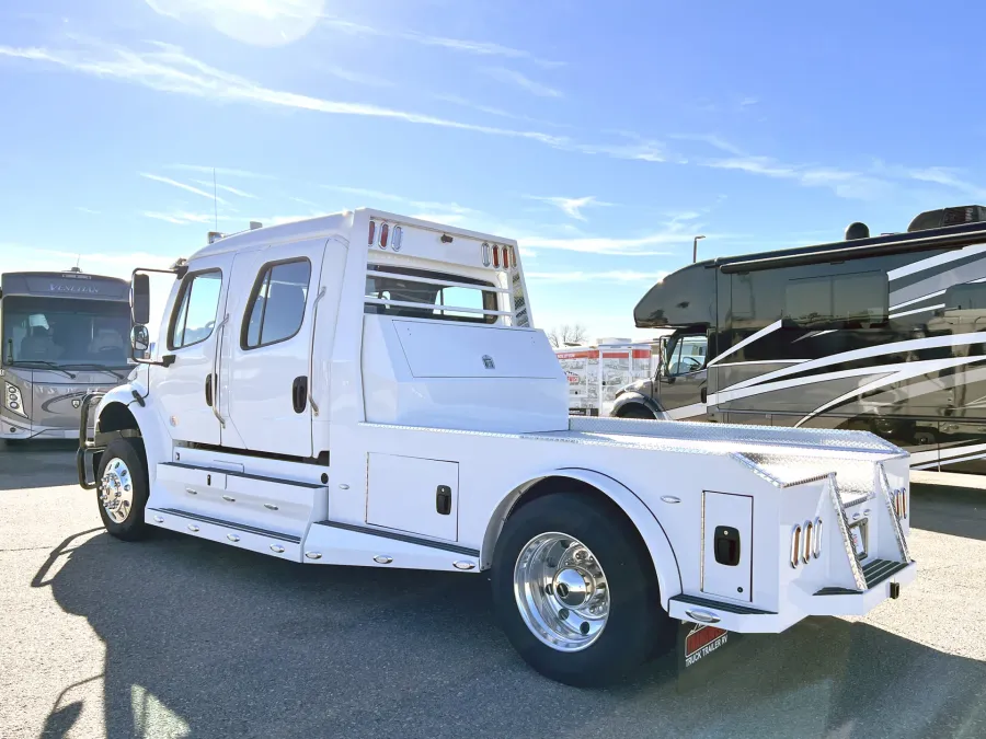 2023 Freightliner M2 106 Summit Hauler | Photo 17 of 28